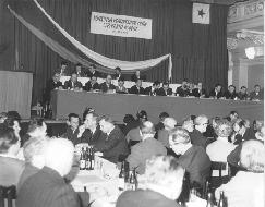 PROGRAM-DEKLARO de la Komitato de Junulara Sekcio (aŭtenta teksto el Starto 1969) Sub iom fiera titolo ni prezentas al vi tute simplan liston de tio, kion ni volas en la plej frua estonteco fari, aŭ