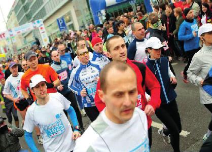 VÝROČNÁ SPRÁVA ANNuAl RePORt 2011 ČSOB Bratislava Marathon Obchodné a finančné výsledky ČSOB stavebnej sporiteľne Stav evidovaných zmlúv o stavebnom sporení v jednotlivých rokoch 140 000 120 000 100