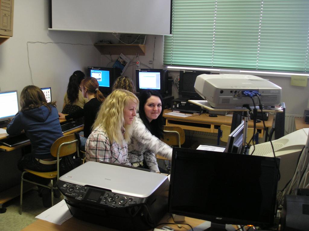 Doplňujúce údaje o projekte na hodnotiaci seminár (február 009). Práce niektorých žiakov sú na takej úrovni, že sa dostávajú aj do súťaži (aktuálne do súťaže Fashion games).