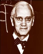 V roce 1928 Alexander Fleming popsal antibakteriální účinek plísně rodu Penicillium na kmen Staphylococcus aureus a tím zahájil jednu z nejdůležitějších etap ve vývoji medicíny,