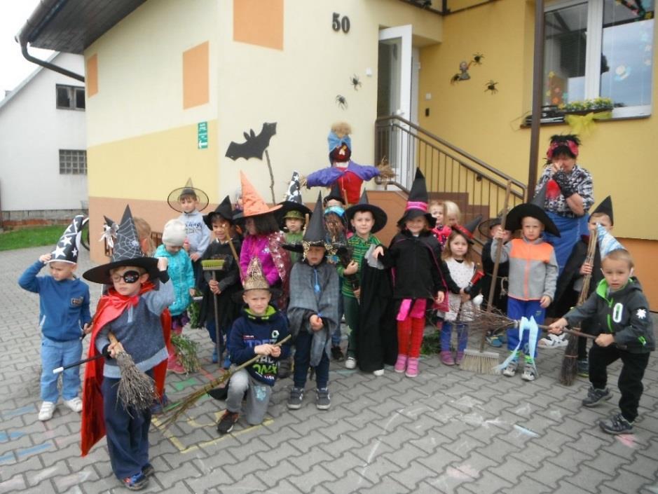 Čarodějná školka Ve čtvrtek 26. 4. se naše MŠ proměnila- místo dětí v tento den přišli čarodějové a čarodějky se svými košťátky.