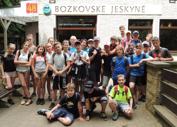 B Pro letošní pobyt jsme si vybrali Husovu boudu, hezkou boudu v nadmořské výšce 1065m s krásným výhleden na Sněžku. Úžasná příroda, pěkné ubytování, dobré jídlo, super parta, co víc si přát?