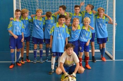 MALÁ KOPANÁ V úterý 18. října se naši žáci zúčastnili tradičního podzimního turnaje v malé kopané, pořádaném na umělé trávě na Hůrkách v Pardubicích.