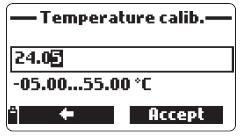 Vložte sondu do izotermické lázně s referenčním přístrojem ponechejte sondu dosáhnout teplotní rovnováhy.