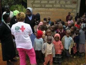 Humanitární pomoc v ČR Je v ČR chápána jako souhrn opatření v materiální, duchovní, zdravotní, sociální a právní oblasti, které poskytují jednotlivci, skupiny, spolky, státní i nestátní organizace ve
