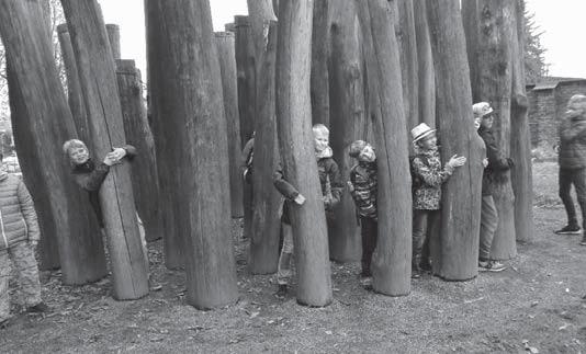 Naše cesta skončila pozdravením příšerky Agáty. Moc jsme si to užili. Karolína Salajková, 6. tř. Foto Mila Kurková Z naší školičky Číslo 4/2017 Co patří k těm pravým tajuplným Vánocům?