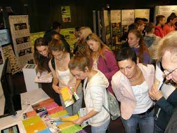 Jana Salabová Garanti předmětů ve školním roce 2015/16 Předmět TEC (design oděvů) OBN DMO, GVT, MOL, TIT, KNZ NAV (design obalů), PCV (design obalů) TYP, PAT, NAV (prop. výt., graf. design tisk.