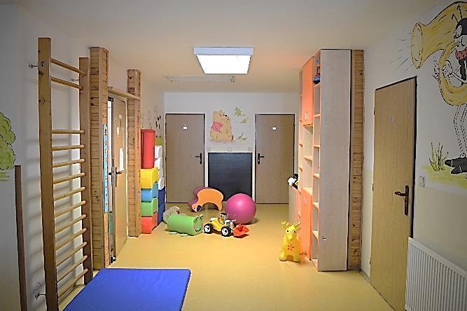 pomoc při obnovení nebo upevnění kontaktu s rodinou a pomoc a podpora při dalších aktivitách podporujících sociální začleňování osob, včetně