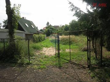 Oceňované jednotce náleží spoluvlastnický podíl na příslušenství stavby a pozemku. Spoluvlastnický podíl je: 25 / 1 000 Bytová jednotka č.1692/15 - zjištěná cena = 995 066,38Kč 2. Hodnota pozemků 2.1. Pozemky Porovnávací metoda Podle výpisu z katastru nemovitostí LV č.