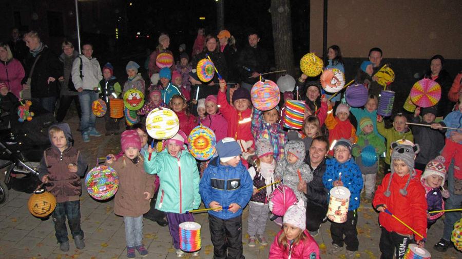ORGANIZACE A SPOLKY lampiónový průvod 2015 strašidelný bál 2015 V podobném duchu se nese i jarní karneval, jehož téma se každý rok mění.