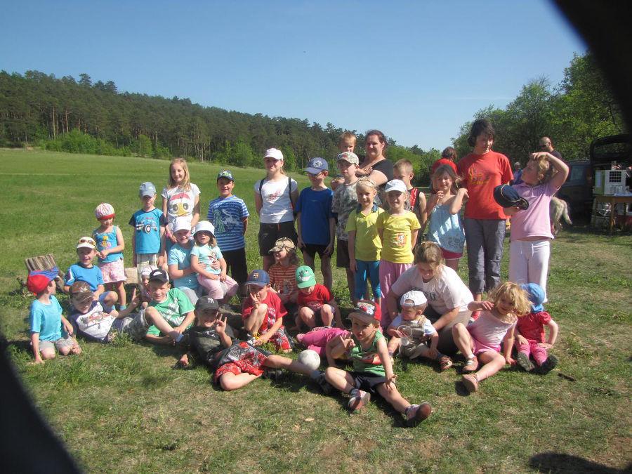 ORGANIZACE A SPOLKY Sokolení 2012 V roce 2012 jsme díky ochotě rodičů i dětí mohli nacvičit skladbu na XV. všesokolský slet.