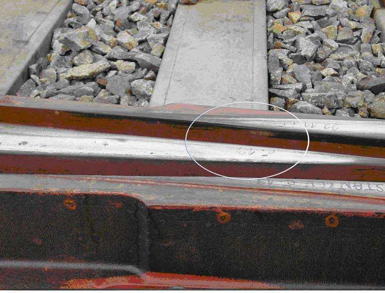 B.5 Podélné a příčné projetí hrotu dle rychlosti pojíždění nad 1mm do 4mm pro rychlost do 140km/hod včetně a nad 1mm do 3mm pro rychlost nad 140km/hod (patří sem i vady způsobené prokluzy kol a