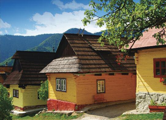 Vlkolínec 3 4 Na Liptove určite nevynechajte návštevu najzachovalejšej rezervácie ľudovej architektúry na Slovensku, zapísanej v zozname UNESCO, ktorej prvé písomné zmienky siahajú až do 14. storočia.