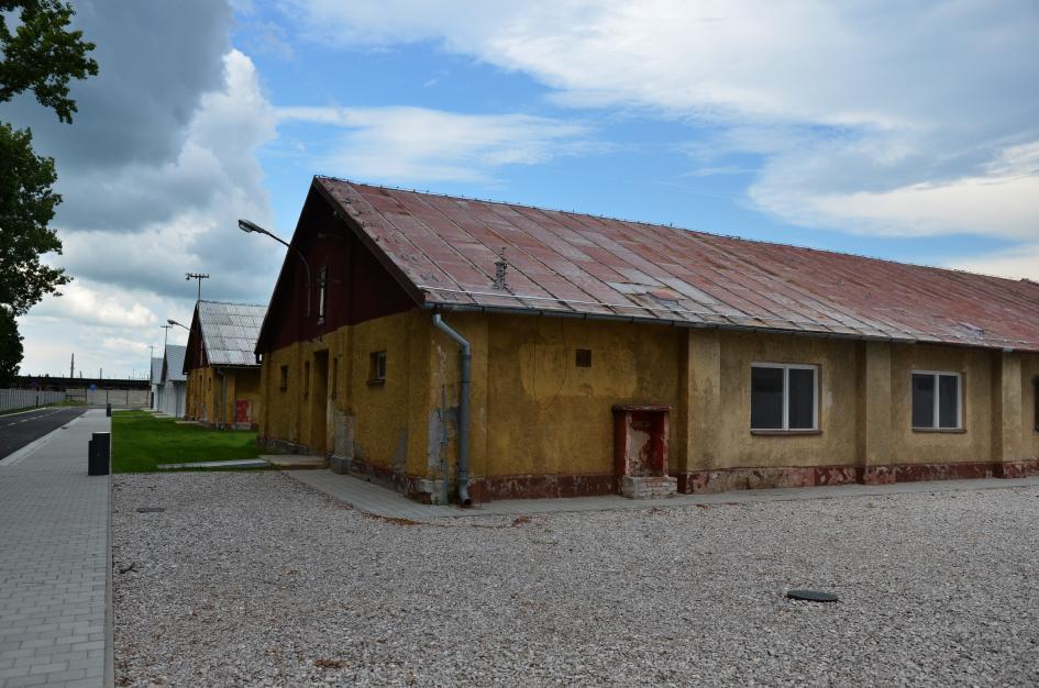 Pán učiteľ nám ešte ukázal fotografiu, na ktorej sme videli, ako exteriér múzea vyzeral