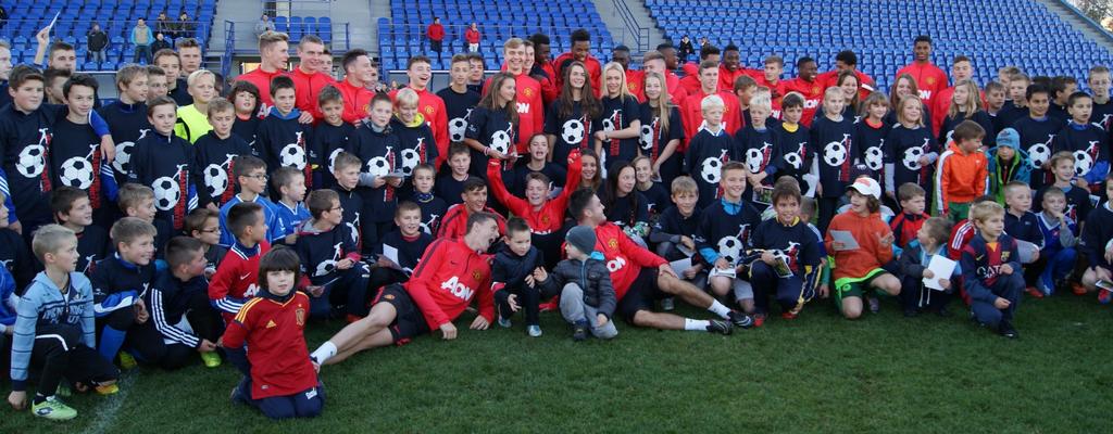 Manchester United Každoročný tréningový kemp v AquaCity 20 Manchester United Youth Team prichádza do Popradu od roku 2010 na každoročný tréningový kemp Man U trénujú v NTC Poprad a na