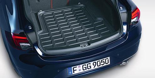 demontáž Zabezpečeno uzamykatelnými kryty Označeno logem Opel Pro Insignia Grand Sport Sada 2 tyče Oboustranná a voděodolná gumová podložka do zavazadlového prostoru Síť do zavazadlového prostoru -