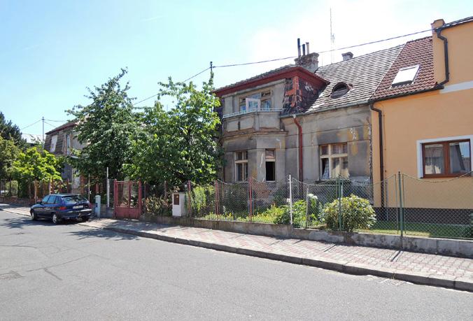 RODINNÝ DŮM NA DOUBRAVCE Předmětem nabídky byl rodinný dům určený k rekonstrukci, postavený v roce 1920 ve slepé Třešňové ulici v Plzni na Doubravce na krásném klidném místě a zároveň kousek od