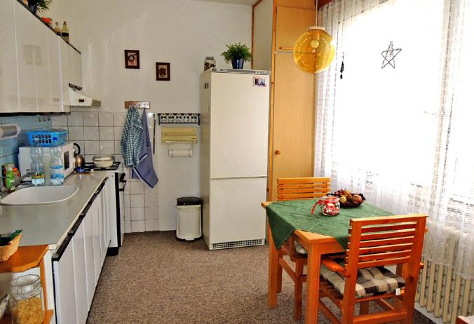 DVOUGENERAČNÍ BYT 4+1 NA VINICÍCH Předmětem prodeje byl byt o velikosti 4+1 situovaný ve 3. patře panelového bytového domu v okrajové části plzeňských Vinic nad zoologickou zahradou.