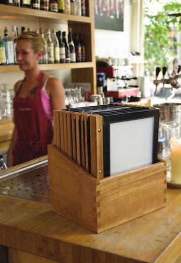 2 WOOD MENU BOX - 20x JÍDELNÍ LÍSTEK + BOX ZDARMA Obsahuje 20 kusů A4 jídelních lístků v provedení Wood.