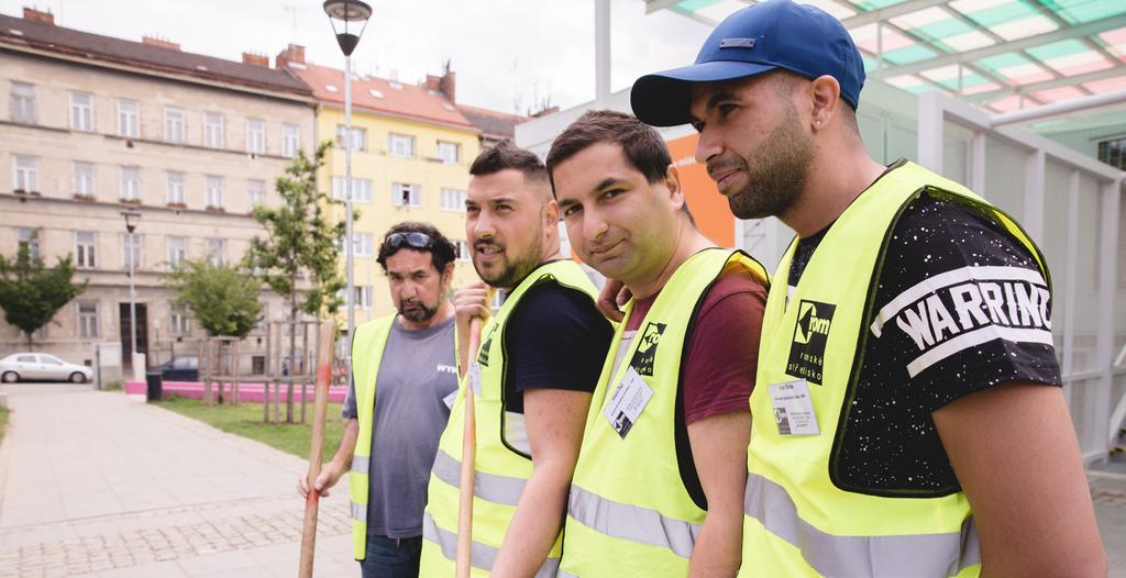TERÉNNÍ SOCIÁLNÍ PRÁCE BRNO Mgr. Radek Kratochvíl vedoucí Terénní sociální práce Brno, terénní sociální pracovník 545 211 576 777 477 822 radek.kratochvil@drom.cz Mgr.