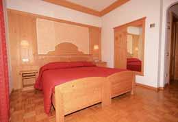 Skirama Dolomiti 1 ne PARK HOTEL SPORT C 100 2 ne SUITE HOTEL SASSDEI C 101 200 m poloha: Andalo, centrum - 0 m, skiareál Paganella - 200 m vybavenost a služby: recepce / velká lobby s krbem / bar /