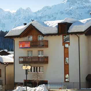 Skirama Dolomiti 13 ne APARTMÁNOVÝ DŮM CASA ANDALO C 104 14 ne APARTMÁNOVÝ DŮM LA VAL C 104 300 m NE poloha: Andalo, centrum - 100 m, skiareál Paganella - 300 m, skibus - 50 m vybavenost a služby: