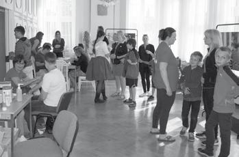 Z vinného sklípku Šli na dřeň, ať mají rádi víno či ne V rámci tradiční vinařské akce Májové otevřené sklepy uspořádali letos premiérově vinaři ze spolku vinařů Víno z Velkých Pavlovic, z.s. dobročinnou akci VINAŘI JDOU NA DŘEŇ.