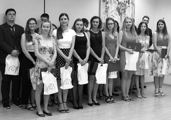 Domů si odvezli diplomy, medaile a poháry, které si jako vynikající plavci opravdu zasloužili. Mgr. Lucie Nováková Super plaváčci ze naší ZŠ Beník, Nikolka, Kája a Vašík.