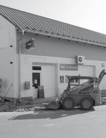 V části rovnoběžné ulice V Údolí byla zbudována opěrná betonová zeď, která břeh drží a na které musí být pochopitelně umístěna zábrana proti případnému pádu.