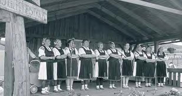Majiteľka Koliby v Papradne pani Anka Beníková pripravila na toto podujatie bohatý kultúrny program, viaceré vynikajúce folklórne súbory (v domácom spevokole sama majiteľka i spieva), ukážky výroby