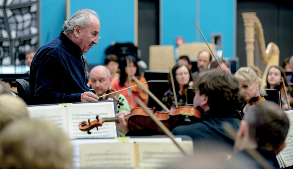 taktovkou Petra Altrichtera. Na programu byl Beethovenův houslový koncert v provedení Romana Patočky a Ravelovo Bolero. V únoru následoval benefiční koncert na pražském Žofíně.