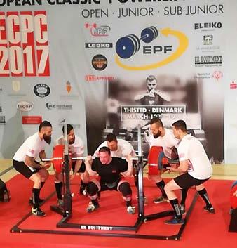 benchpressem 220,5 kg (nový evropský rekord) a mrtvým tahem 282,5 kg.