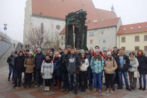 Adventní Bratislava, 8. 12. 2017 V pátek 8. prosince 2017 se 42 studentů a pedagogů naší školy zúčastnilo jednodenního poznávacího zájezdu do hlavního města Slovenské republiky.