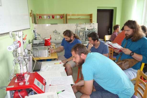 materiály pro vakuovou techniku, vakuové aparatury