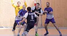 SK Tomek Dobrochov totiž smetl Laškov 7:1 a doslova rozstřílel Medvědy Prostějov 12:4, což při jednom zaváhání dosud vedoucí Chaloupky Prostějov (remíza 5:5 ve šlágru se třetí Otinovsí) znamená