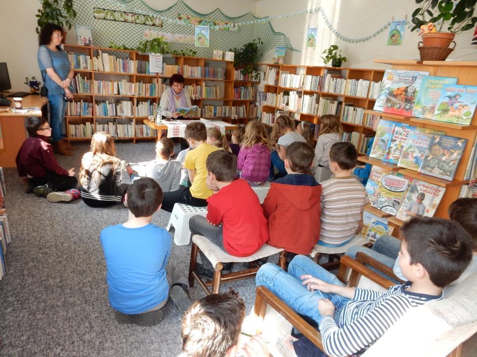 Bez spolupráce to nejde Knihovny nabízejí spolupráci ostatním subjektům v místě Školy Spolky (myslivci, hasiči, sportovci),