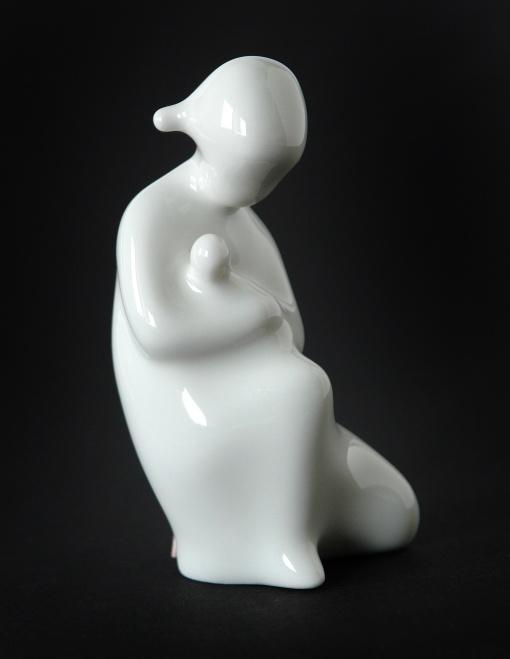 2037, družstvo Tvar do r. 1962, glazovaný porcelán, v. 9 cm, model č.