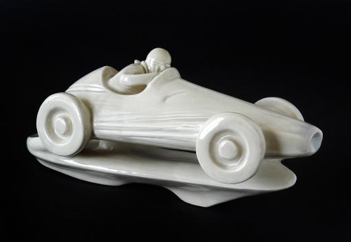 161 162 Závodní auto Koza s kůzletem 30. léta, glazovaná keramika, d. 29,5 cm, v.