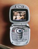 Výherce oznámíme v lednovém čísle časopisu Mobility. Soutěž probíhá od 1. 11. 2004 do 13. 12. 2004. Cena soutěžní SMS je 6 Kč vč. DPH. Úplná pravidla najdete na www.mojemoto.