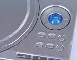 hardware Teď se můžete na filmy dívat třeba i ve vlaku Základem přenosného přehrávače Panasonic DVD-LX8EG-S je devítipalcový širokoúhlý LCD displej upevněný k tělu přehrávače pomocí nastavitelného