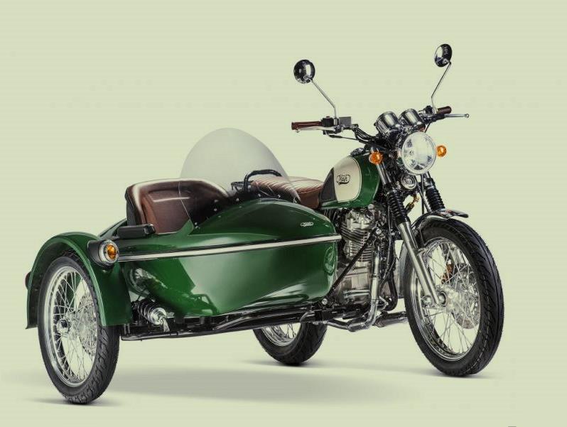 Jawa 350 OHC by mohla mít i sajdkáru Tento motocykl má základ ve stroji čínské značky Shineray.