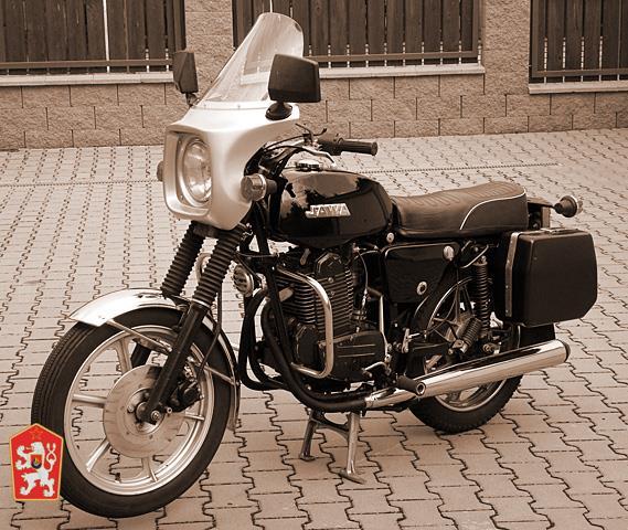Byla to "nejměkčí" verze z motorů Rotax, aby se dal "ušlápnout" nohou. Kvůli ceně nebyl vybaven elektrostartérem. Převodovka měla pět stupňů.