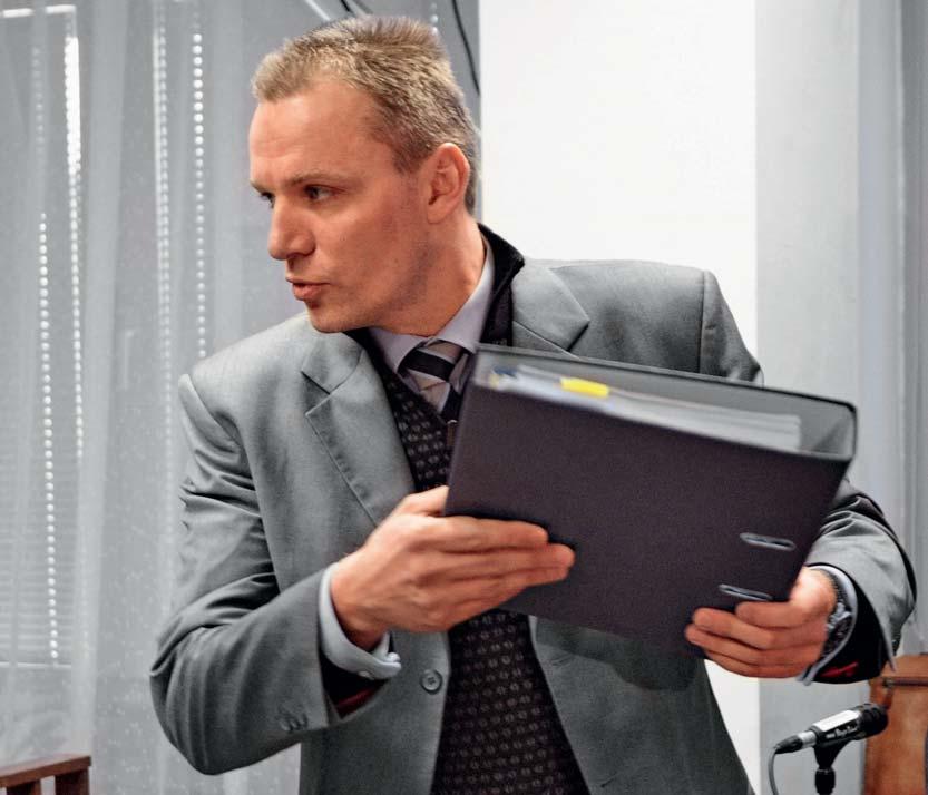 www.euro.cz 7 soudní spory monitor NEPOHODLNÝ ÚŘEDNÍK? V roce 2008, kdy byl Radek Šnábl pravomocně odsouzen, byl šéfem mezinárodněprávního odboru na ministerstvu financí a řídil miliardové arbitráže.