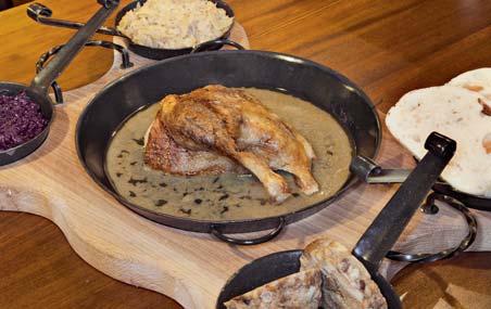 www.euro.cz 85 restaurace light PEČENÁ KACHNA,. domácí knedlík ŠVEJK RESTAURANT U KARLA Otevírací doba restaurace Kuchyně Země původu nabízených vín něný vpravdě potěšil. Originalitou i chutí.
