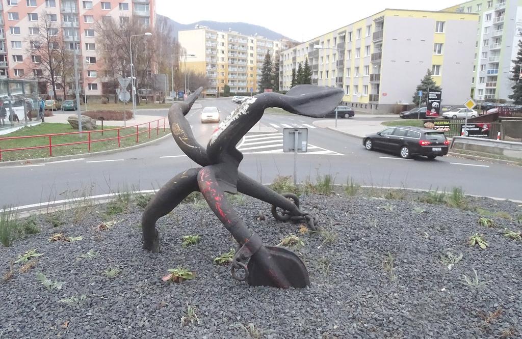 Kvetení u jednotlivých druhů nastupuje v různou dobu a tím je zajištěn barevný efekt od jara do podzimu.