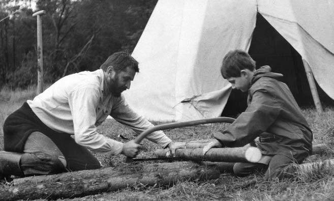 Na letním táboře tomíků se synem Ondrou na řece Švarcavě u Kaplice v létě 1975 že jste společně se spisovatelem, skautem a velkým asketou Milošem Zapletalem vedl dvacet let nejdříve skautský a po