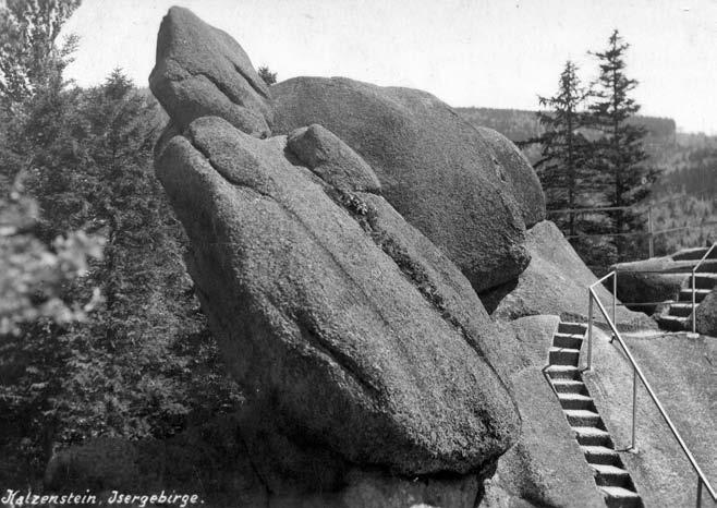 Skalní vyhlídka Kočičí kameny v Jizerských horách v první polovině 20. století usnadnila.