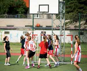 máj 2016 Športiáda seniorov 2016 ŠPORT 13 Foto: archív mesta BB Tretí ročník podujatia Športiáda seniorov 2016 sa uskutoční 15. júna 2016 v Centre voľného času Havranské.