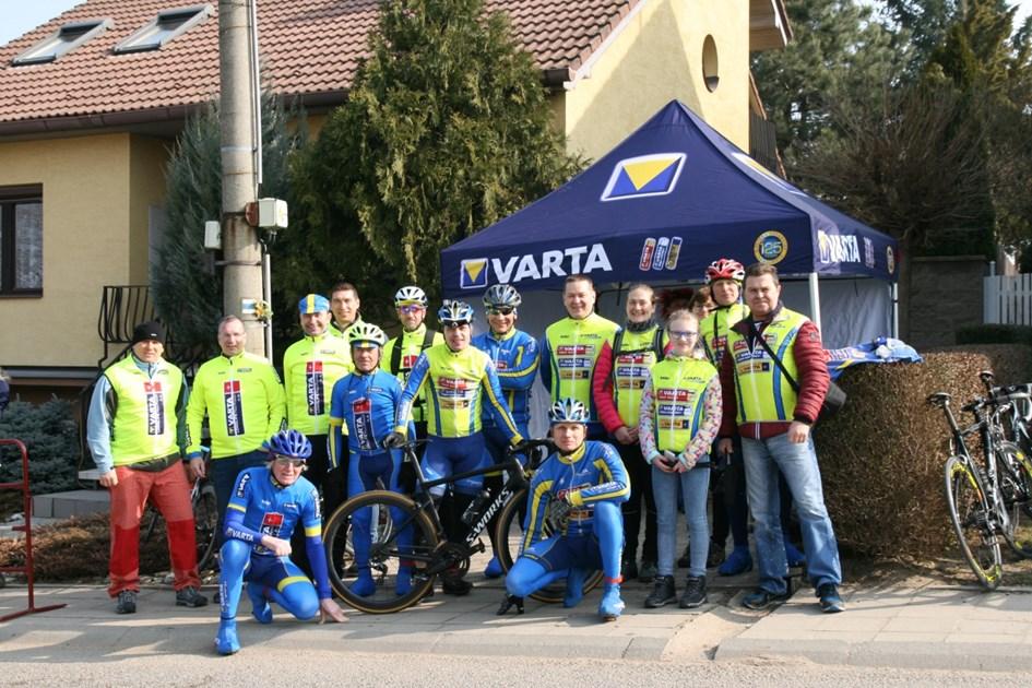Hrachovina SPORTOVNÍ UDÁLOSTI CYKLISTIKA - Zahájení sezóny v Hlohovci Dne 24.3 zahájili cyklisté Sokola Králův Dvůr cyklistickou sezonu.
