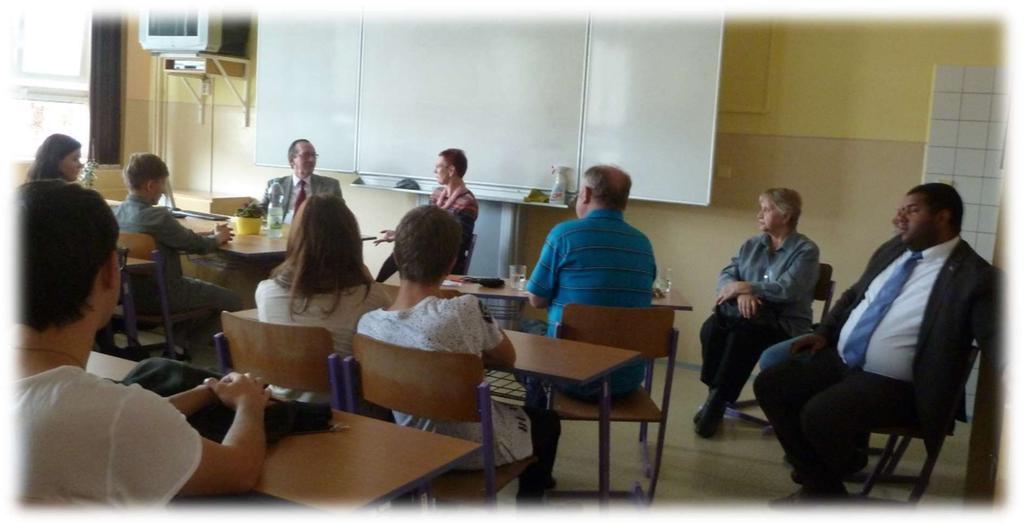Beseda s kubánským diplomatem V pondělí 17.10. se od 14 hodin konala v rokycanském gymnáziu beseda s velvyslancem Kubánské republiky panem Félixem Leónem.